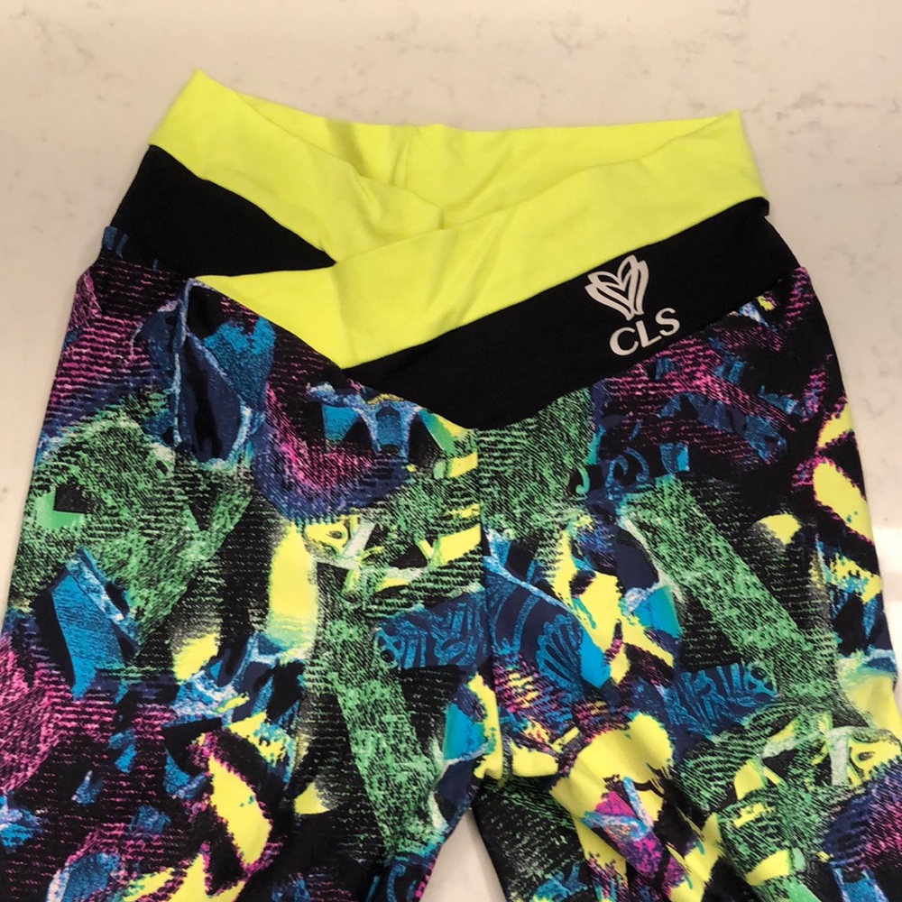 CLS v-waist, scrunch butt leggings